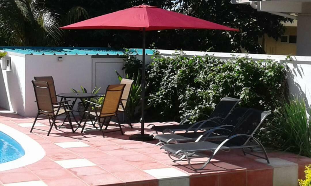 Fayruz Villa Is A 3 Bedroom, 3 Bathroom Detached House With Ac And Swimming Pool 5 Minutes Walk From Flic En Flac Public Beach Экстерьер фото