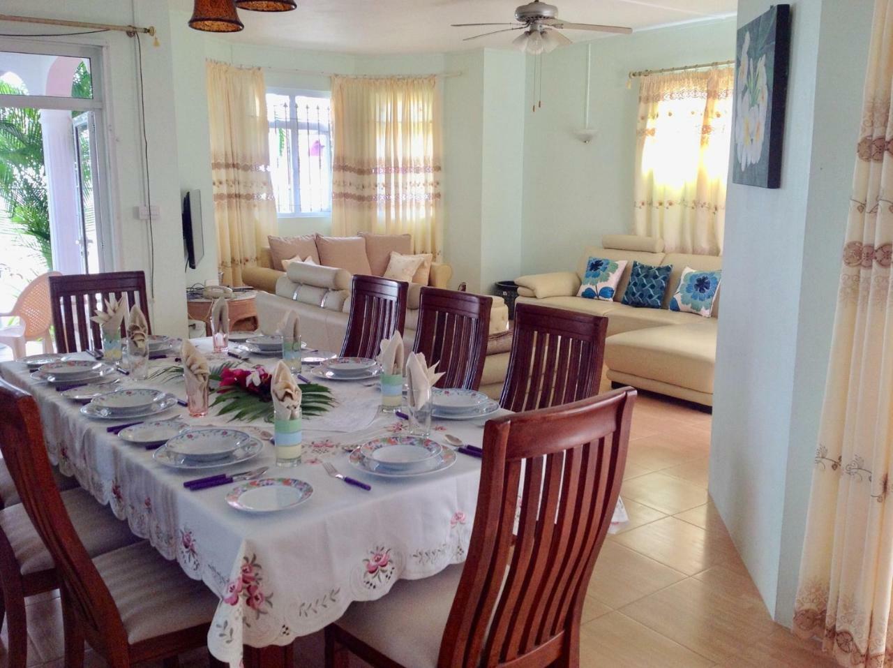 Fayruz Villa Is A 3 Bedroom, 3 Bathroom Detached House With Ac And Swimming Pool 5 Minutes Walk From Flic En Flac Public Beach Экстерьер фото
