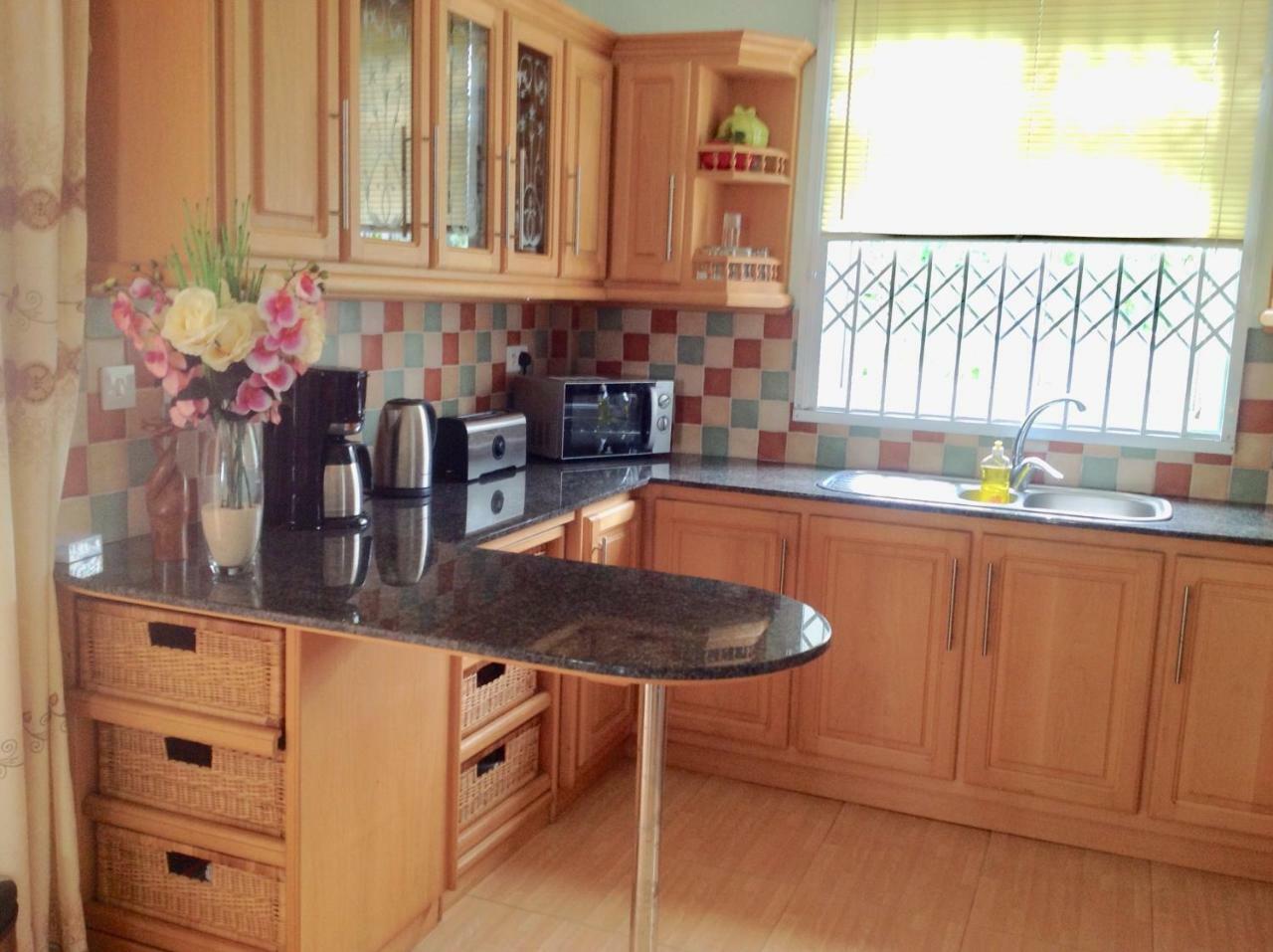 Fayruz Villa Is A 3 Bedroom, 3 Bathroom Detached House With Ac And Swimming Pool 5 Minutes Walk From Flic En Flac Public Beach Экстерьер фото