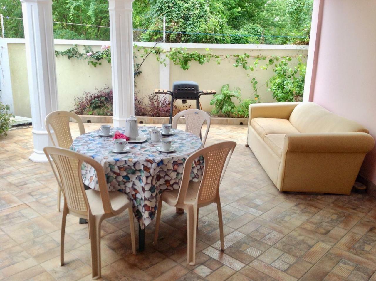 Fayruz Villa Is A 3 Bedroom, 3 Bathroom Detached House With Ac And Swimming Pool 5 Minutes Walk From Flic En Flac Public Beach Экстерьер фото
