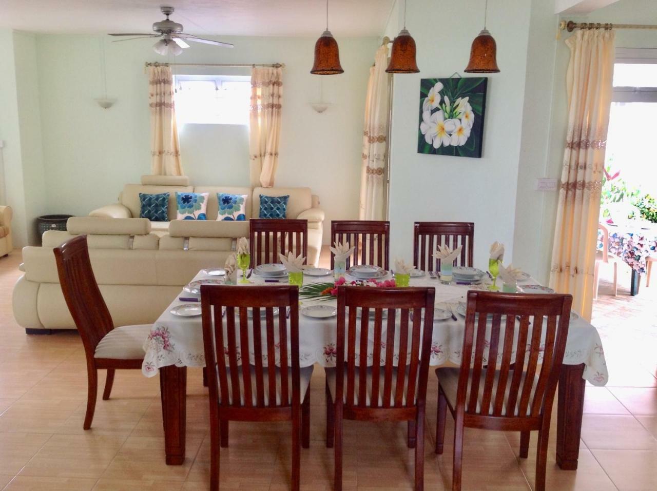 Fayruz Villa Is A 3 Bedroom, 3 Bathroom Detached House With Ac And Swimming Pool 5 Minutes Walk From Flic En Flac Public Beach Экстерьер фото