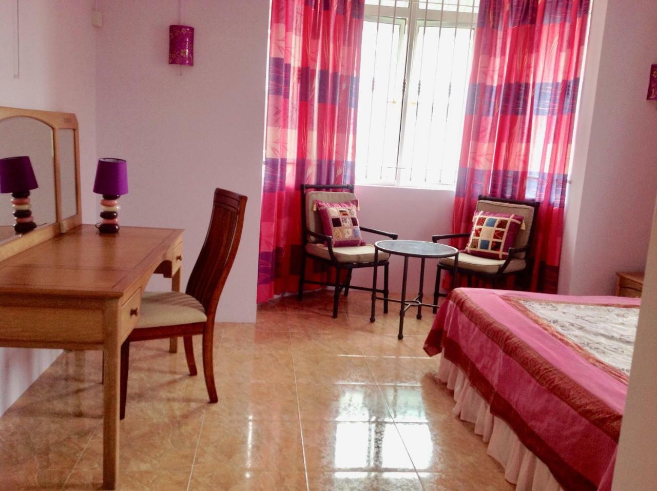 Fayruz Villa Is A 3 Bedroom, 3 Bathroom Detached House With Ac And Swimming Pool 5 Minutes Walk From Flic En Flac Public Beach Экстерьер фото