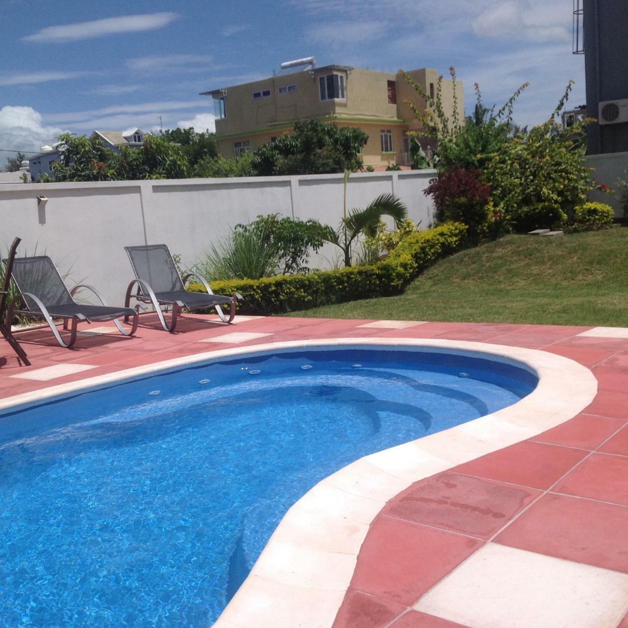 Fayruz Villa Is A 3 Bedroom, 3 Bathroom Detached House With Ac And Swimming Pool 5 Minutes Walk From Flic En Flac Public Beach Экстерьер фото