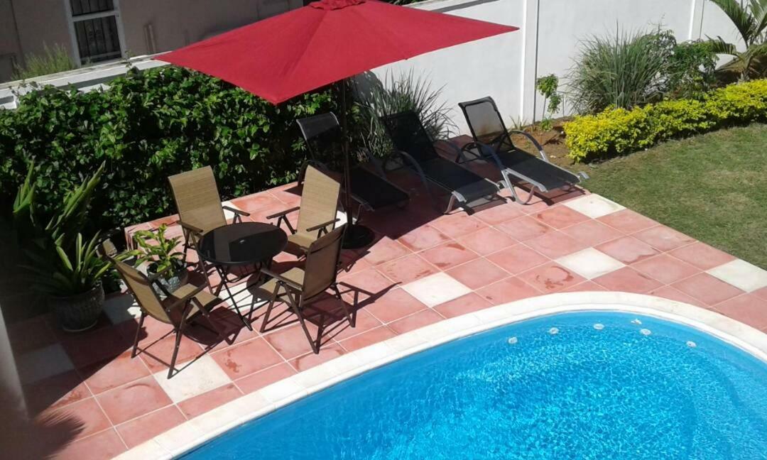 Fayruz Villa Is A 3 Bedroom, 3 Bathroom Detached House With Ac And Swimming Pool 5 Minutes Walk From Flic En Flac Public Beach Экстерьер фото