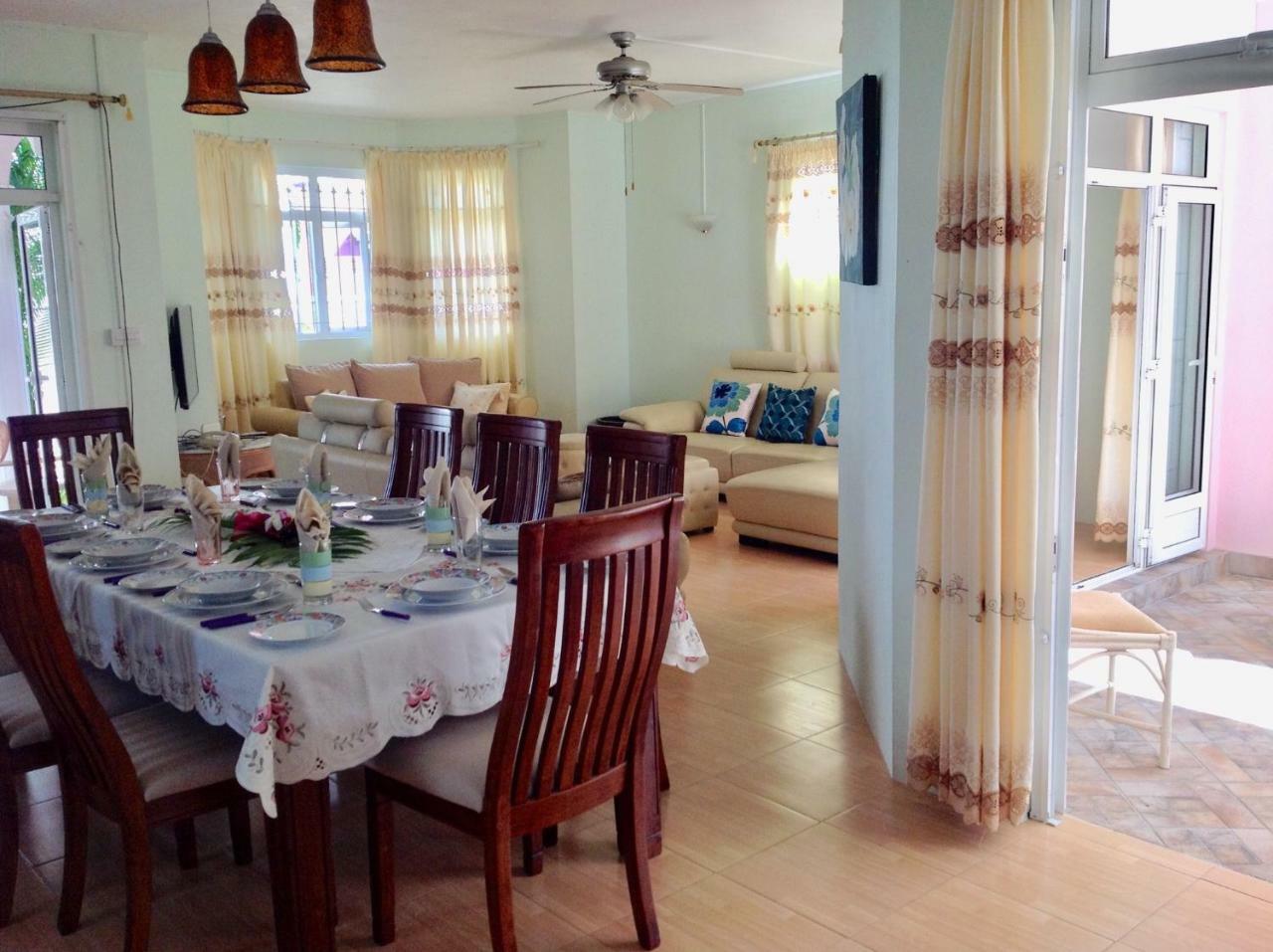 Fayruz Villa Is A 3 Bedroom, 3 Bathroom Detached House With Ac And Swimming Pool 5 Minutes Walk From Flic En Flac Public Beach Экстерьер фото