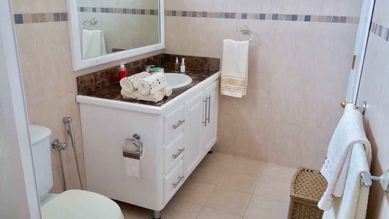 Fayruz Villa Is A 3 Bedroom, 3 Bathroom Detached House With Ac And Swimming Pool 5 Minutes Walk From Flic En Flac Public Beach Экстерьер фото