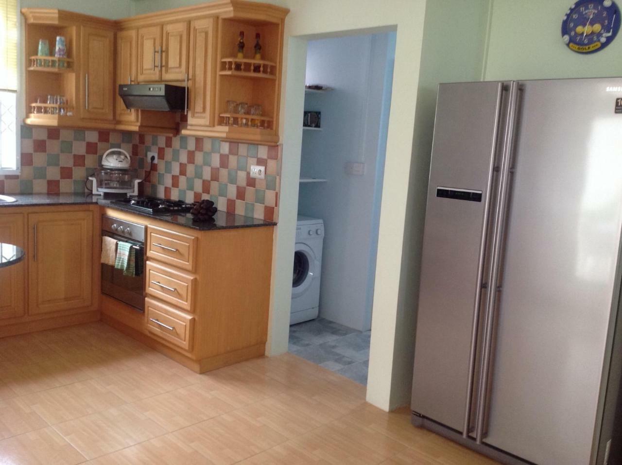 Fayruz Villa Is A 3 Bedroom, 3 Bathroom Detached House With Ac And Swimming Pool 5 Minutes Walk From Flic En Flac Public Beach Экстерьер фото